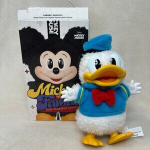 pop mart disney mickey family cute together keychain series figure: donald duck